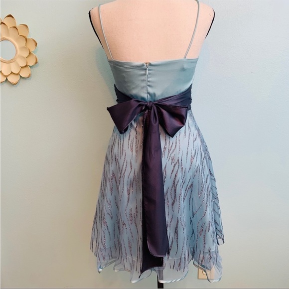 JUNIORS PROM DRESS - Picture 5 of 11